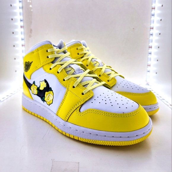 ❗️SOLD ❗️Air Jordan 1 MID | DYNAMIC YELLOW FLORAL (GS) - Picture 9 of 16